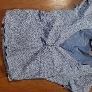 Tops and sweatshirts